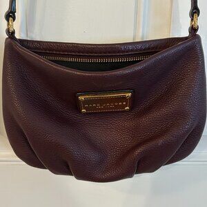 Marc Jacobs leather crossbody w adjustable strap. Maroon. Used